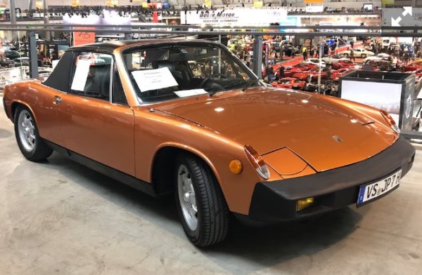 Още в първата галерия беше разположено Porsche 914/4 с бронзов цвят. То се продава като VW Porsche от 1969 до 1976 година. Американски модел с типичните странични габаритни светлини, шприцованите брони и 2,0-литров VW четирицилиндров боксер двигател.

Със 100 к.с. при 5000 об/мин  този звяр има уникален рев на двигателя.
